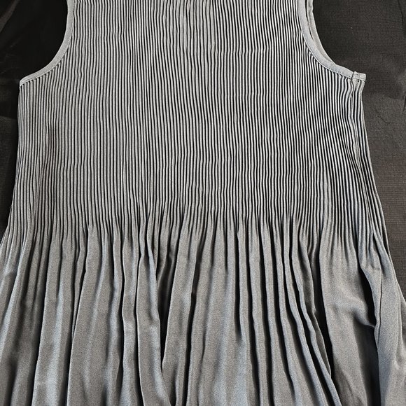 ADRIANNA PAPELL Pleated Sleeveless Tank Top In Dusty Blue XS NWT - Picture 7 of 7